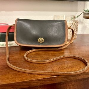 Vintage Coach Spectator Dinky Bag (6375) in Black Leather with Tabac Trim